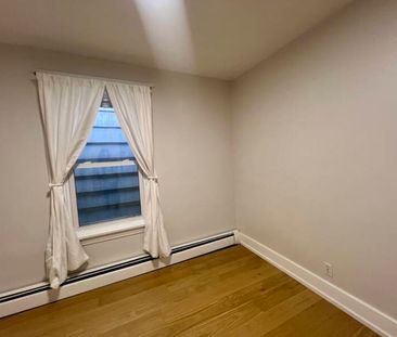 All Inclusive 2 bed+den upper flat in Halifax - Photo 5