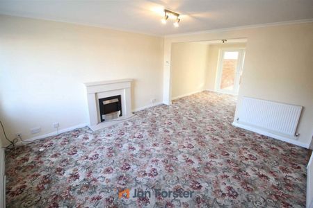4 Bedroom House - Terraced - Photo 2