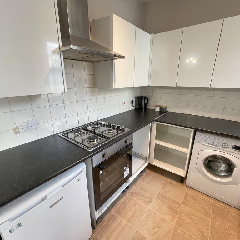 4 bedroom terraced house to rent - Photo 1