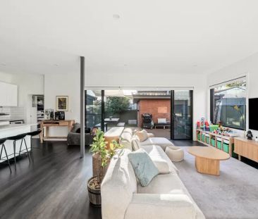 Expansive five bedroom family home - Photo 1