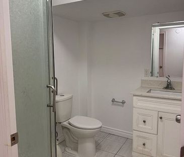 For Lease - 138 Keffer Circle, Newmarket, Ontario - Photo 6