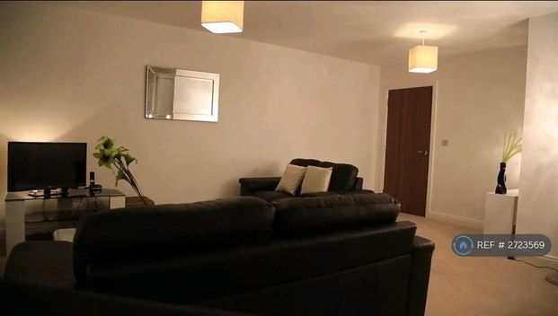 2 bedroom flat to rent - Photo 1