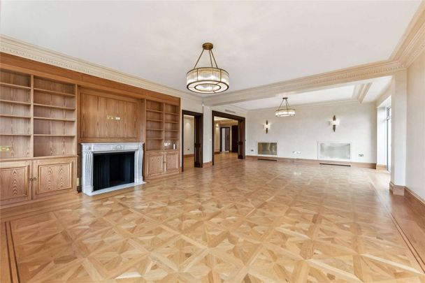 A stunning five bedroom lateral apartment with AC in a highly sought after portered building. - Photo 1