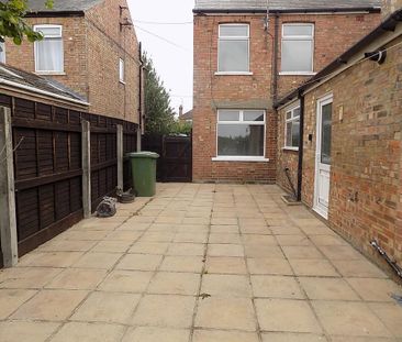 3 bedroom semi-detached house to rent - Photo 4