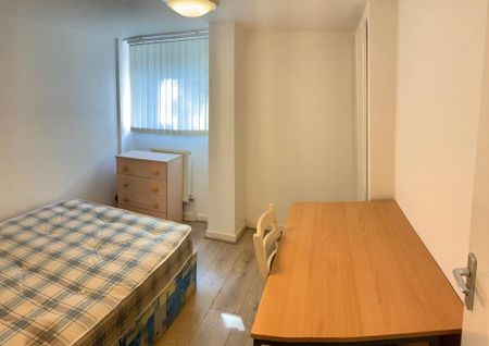 3 bedroom flat to rent - Photo 5