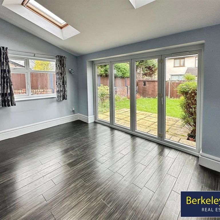 4 bedroom semi-detached house to rent - Photo 1