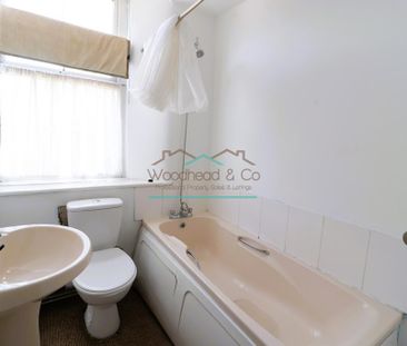 2 bedroom triplex to rent - Photo 3