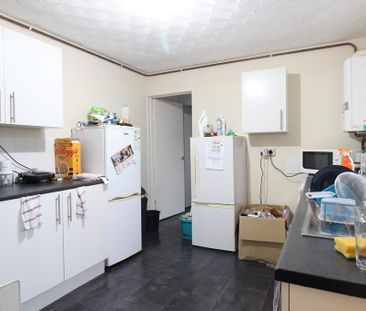 5 bedroom end of terrace house to rent - Photo 5
