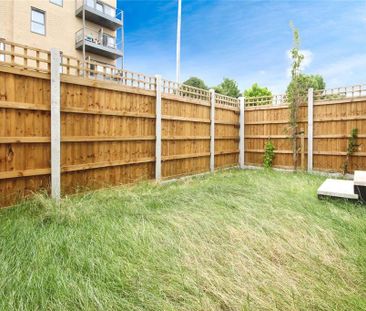 4 bedroom semi-detached house to rent - Photo 4
