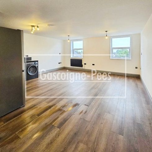Central Road - Worcester Park - Photo 1