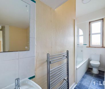 3 bedroom flat to rent - Photo 5