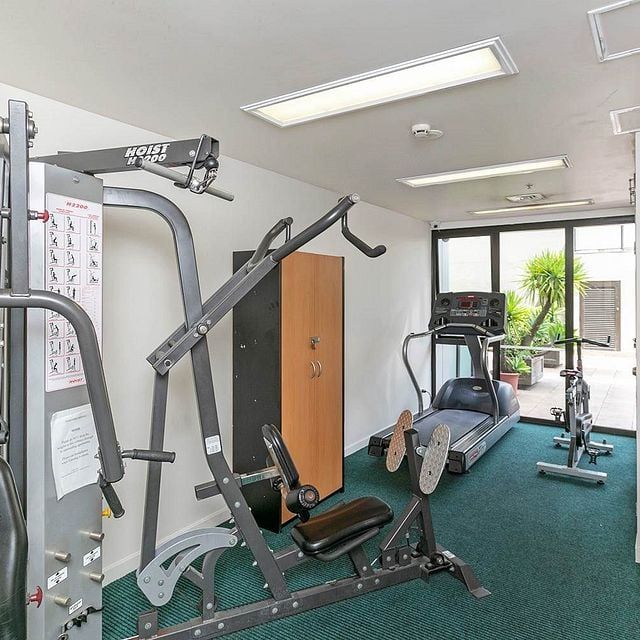 Two bedroom 53m secure apartment - Photo 1