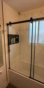 1er JUILLET, Vrai Vieux-Longueuil, MAGNIFIQUE 3½ RÉNOVÉ 2e étage, inclus 4 électros - Photo 3