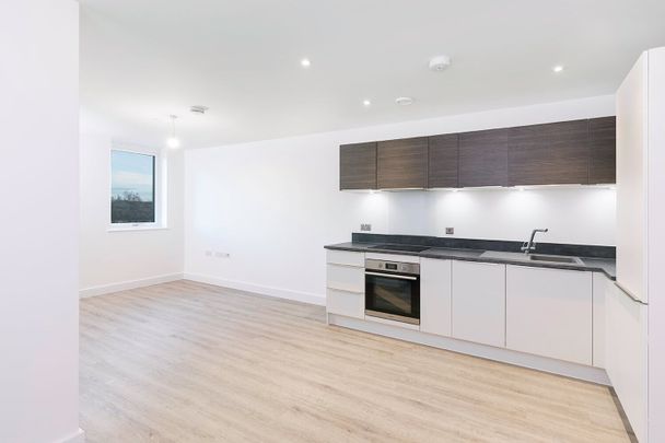 Broadway, Peterborough - Photo 1