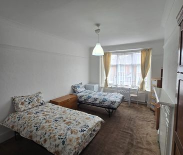 Room in a Shared House, Sidney Avenue, N13 - Photo 6