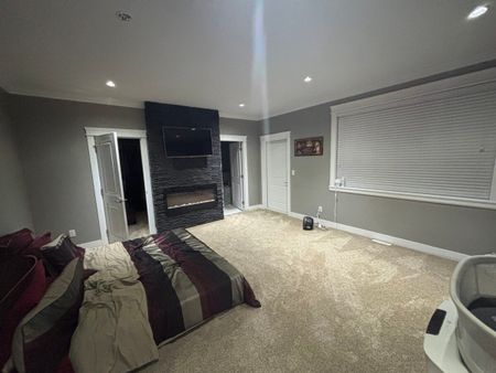 5 Bedroom Home Near Downtown Abbotsford - Photo 2