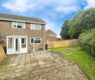 A rare opportunity indeed, a refreshed ground floor apartment close... - Photo 5