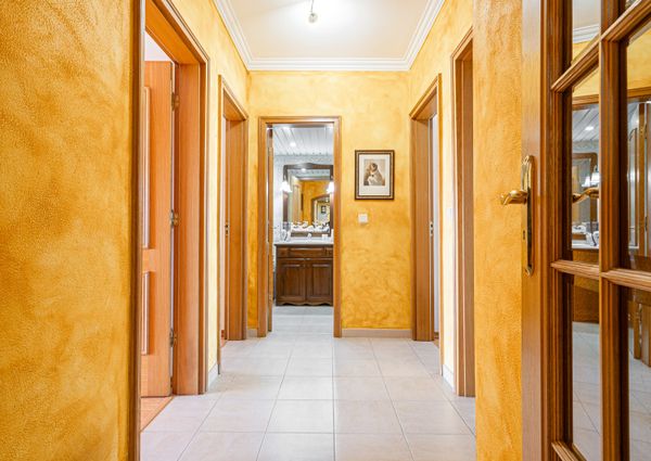 4 BEDROOM FLAT IN SOBREDA - CHARNECA CAPARICA, FULLY FURNISHED AND READY TO MOVE IN