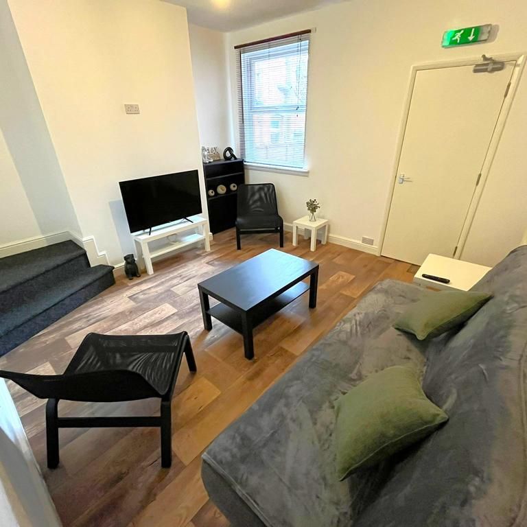 1 bedroom in a house share to rent - Photo 1