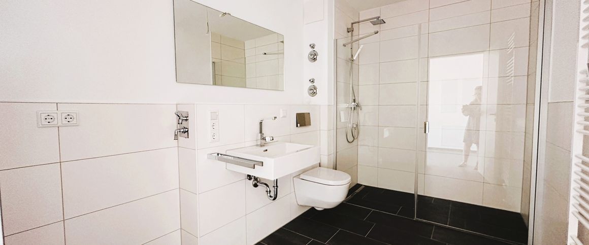 Ganz fein & neu: mit Dachterrasse und Einbauküche! - Foto 1