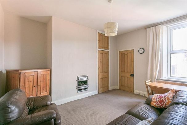 3 bedroom flat to rent - Photo 1