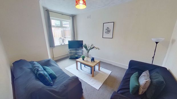 16 Derby Grove, NG7 1PF, NOTTINGHAM - Photo 1