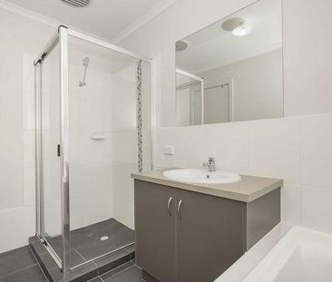 Modern 3-Bedroom Townhouse in the Heart of Largs North - Photo 2