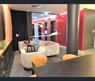 Modern onebedroom unit in Wonderland Central park - Photo 6