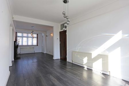 Price £2,700 pcm - Available 17/12/2025 - Part Furnished - Photo 2