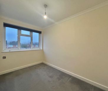 4 bedroom semi-detached house to rent - Photo 4