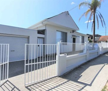 4 Bedroom Home in the Heart of Kingsford - Photo 3