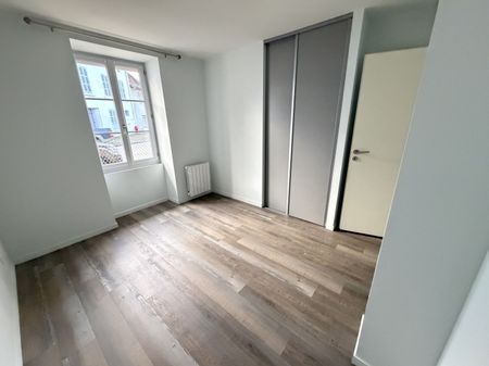 Location Appartement 4 pièces 72m² PONT DE VAUX 01190 - Photo 3