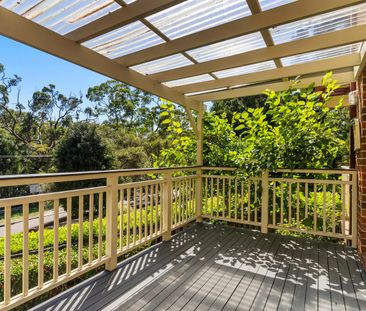 Spacious Three-Bedroom Townhouse in a Peaceful Gymea Bay Pocket - Photo 5