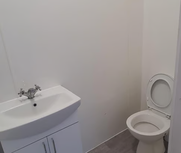1 bedroom in a house share to rent - Photo 6