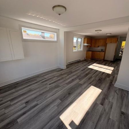 4 ½ rénové à louer – Disponible dès maintenant - Photo 3