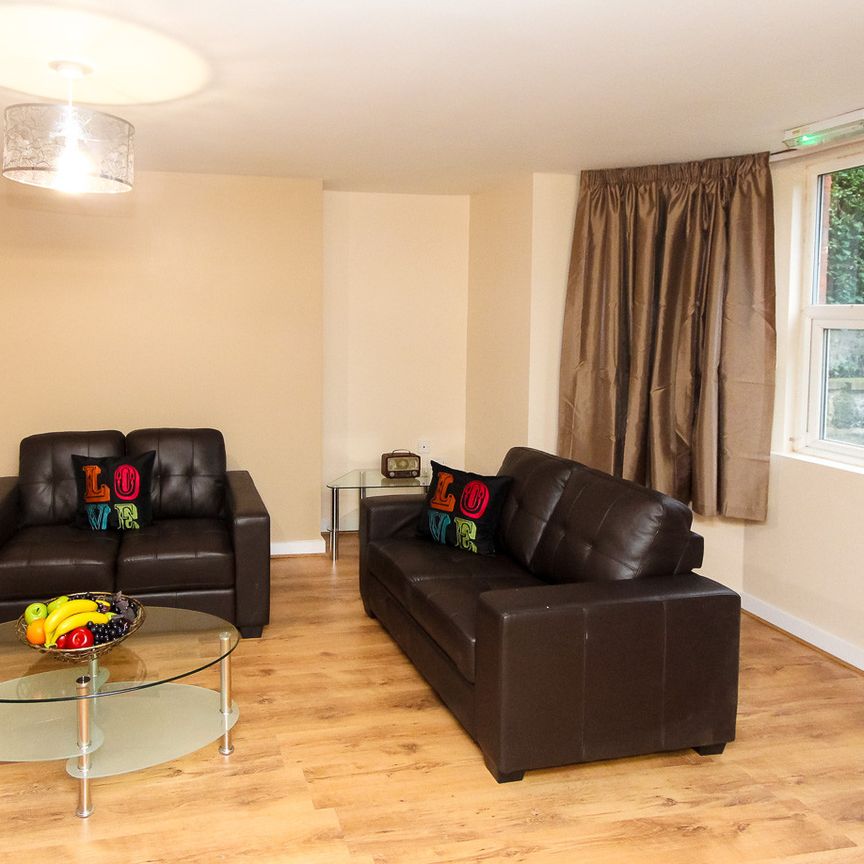 Flat 1, 11 ASH GROVE Leeds - LS6 1AX - Photo 1