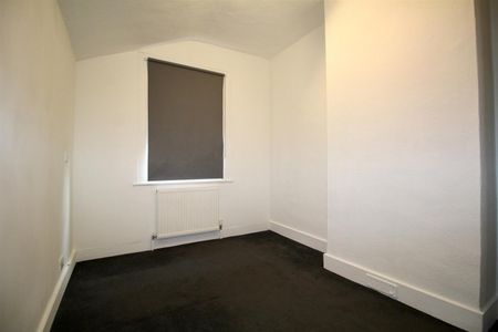 3 Bedroom House - Terraced To Let - Photo 3