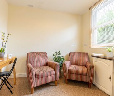 Room 1 - Photo 6