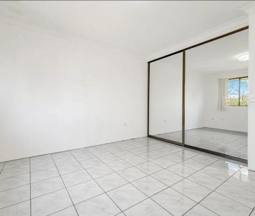 Cosy Two-Bedroom Apartment in a Prime Location - Photo 4