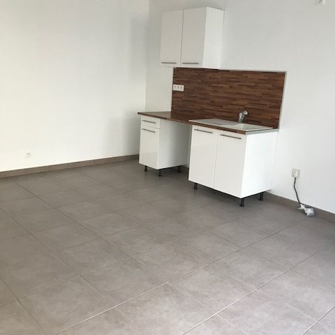 Location Maison 4 pièces 65m² TOURLAVILLE 50110 - Photo 1