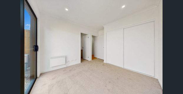 Stylish & Spacious Modern Townhouse! - Photo 1