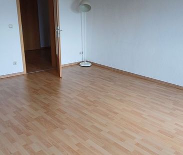 Schöne geräumige 2 Raum Dachgeschoss Wohnung mit Einbauküche ab sof... - Photo 1