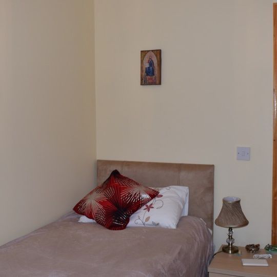 Inviting room in 2-bedroom apartment in Sandyford, Dublin - Photo 1