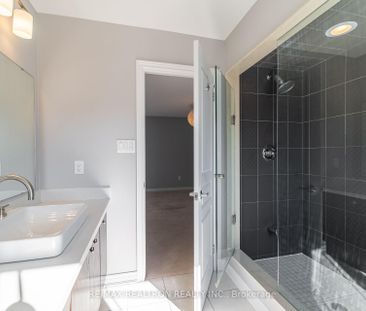 For Lease - 2 Yang Street, Richmond Hill, Ontario - Photo 5