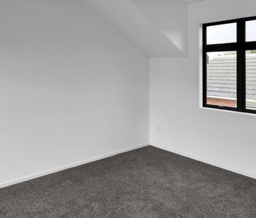 3 Bedroom Townhouse - Photo 2
