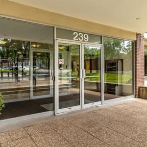 4 1/2 - 239 Boulevard Deguire, Montréal - Photo 2