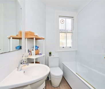 Conveniently located on this sought after road in Maida Vale is thi... - Photo 4