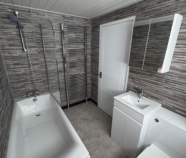2 Bed Flat, Hayburn Road, SK2 - Photo 1