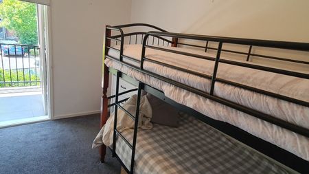 Modern Comfort & Prime Location – A Hidden Gem in Leafy Alphington - Photo 4