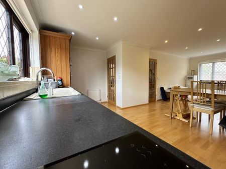 4 bedroom detached house to rent - Photo 5